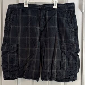 Men's Black Plaid Cargo Shorts